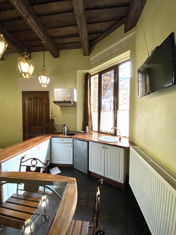 Квартира Подобово На Площі Ринок 39 Сам Центр Львова Lviv Exterior foto