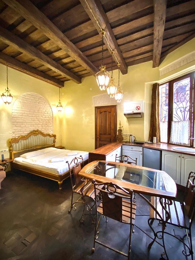 Квартира Подобово На Площі Ринок 39 Сам Центр Львова Lviv Exterior foto