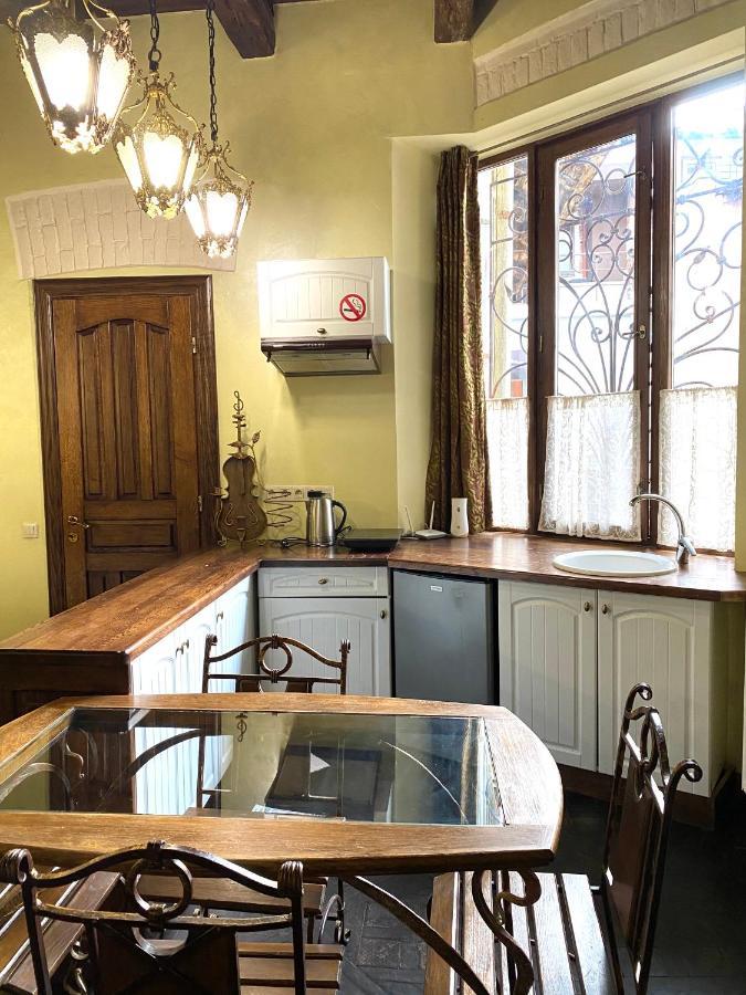 Квартира Подобово На Площі Ринок 39 Сам Центр Львова Lviv Exterior foto