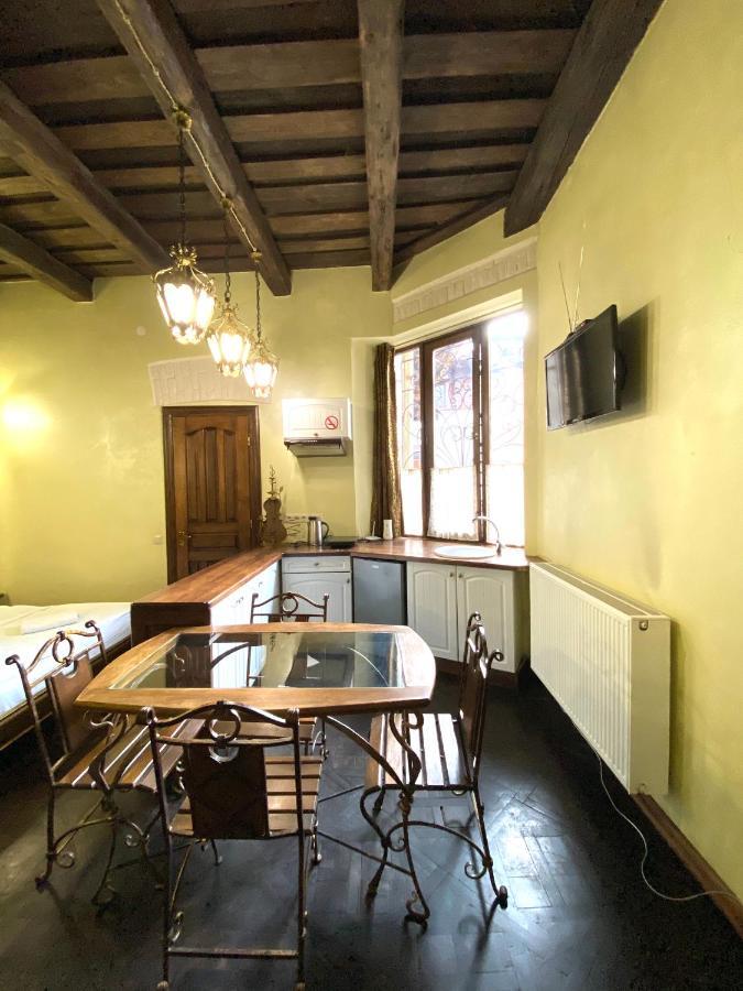 Квартира Подобово На Площі Ринок 39 Сам Центр Львова Lviv Exterior foto